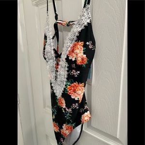 Adorable one piece CUPSHE swimsuit